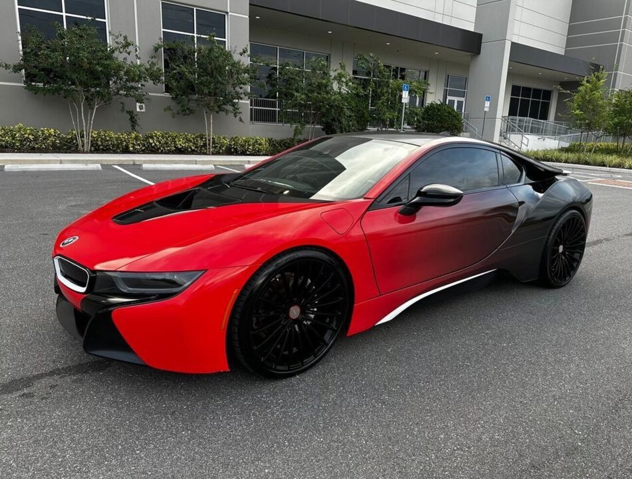 BMW i8 wrapped in a red-to-black gradient color change
